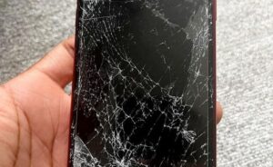 i-found-my-husbands-other-phone-and-he-smashed-it-his-reason-was-even-worse-than-cheating-0m1dwp45 (1)